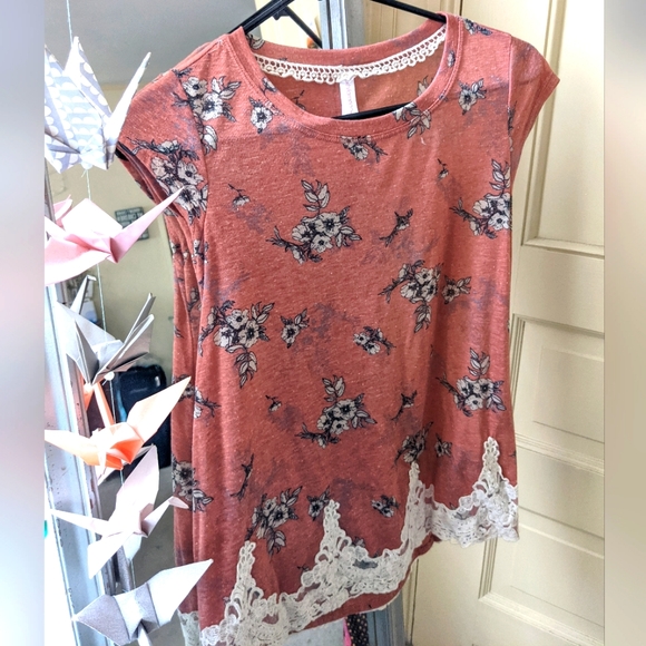 Dusty Rose 🪷 Mauve Berry floral lace top - Picture 3 of 4